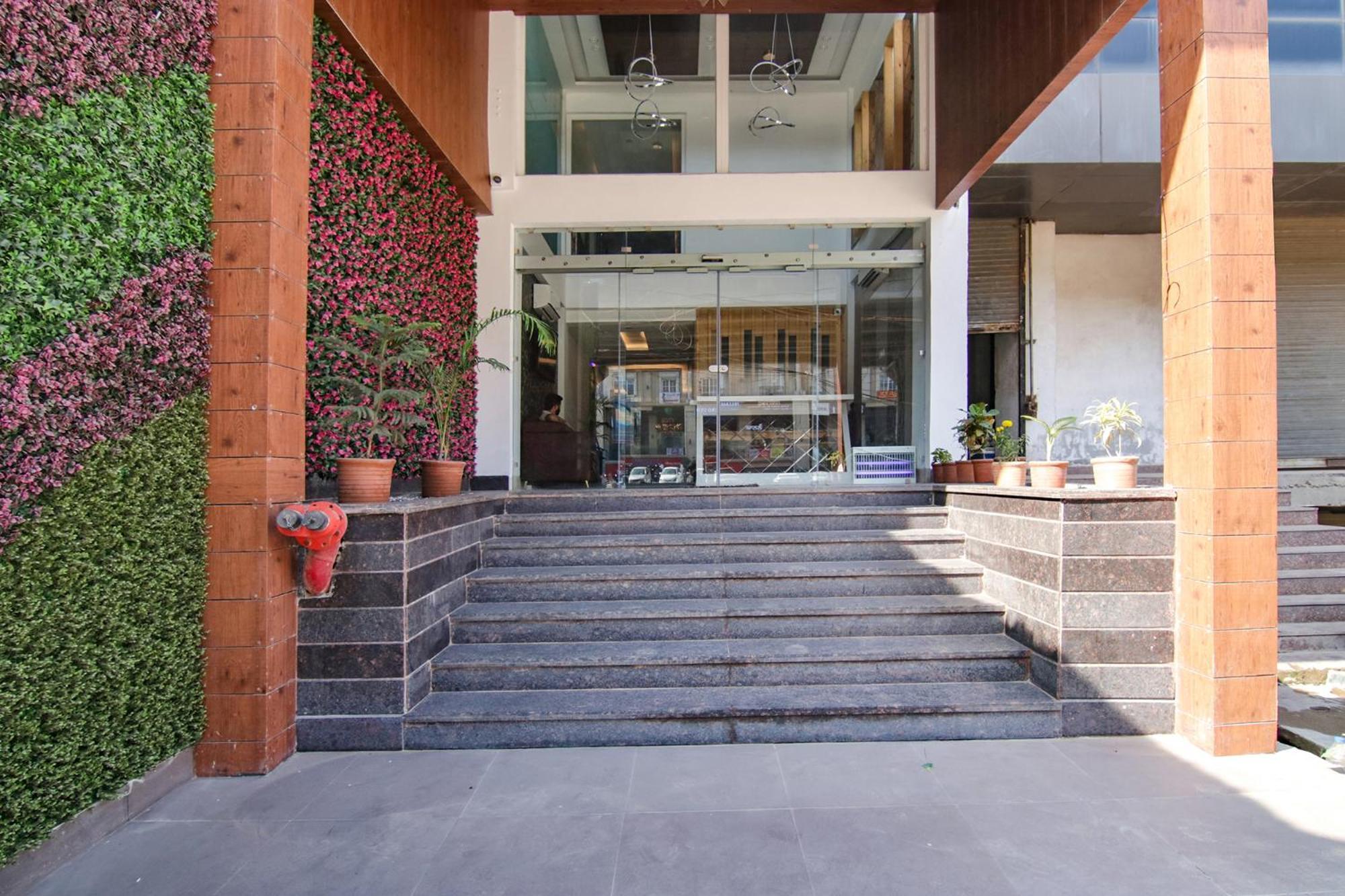 Fabhotel Prism Grand Zirakpur Exterior photo