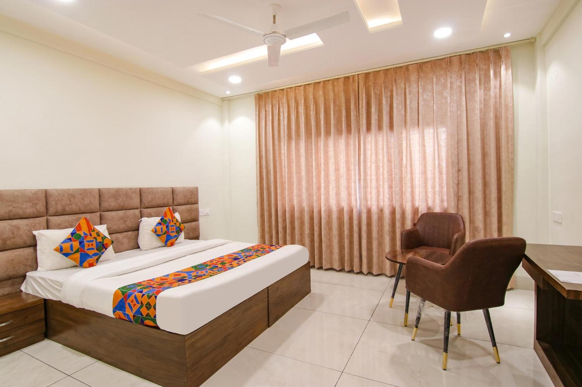 Fabhotel Prism Grand Zirakpur Exterior photo