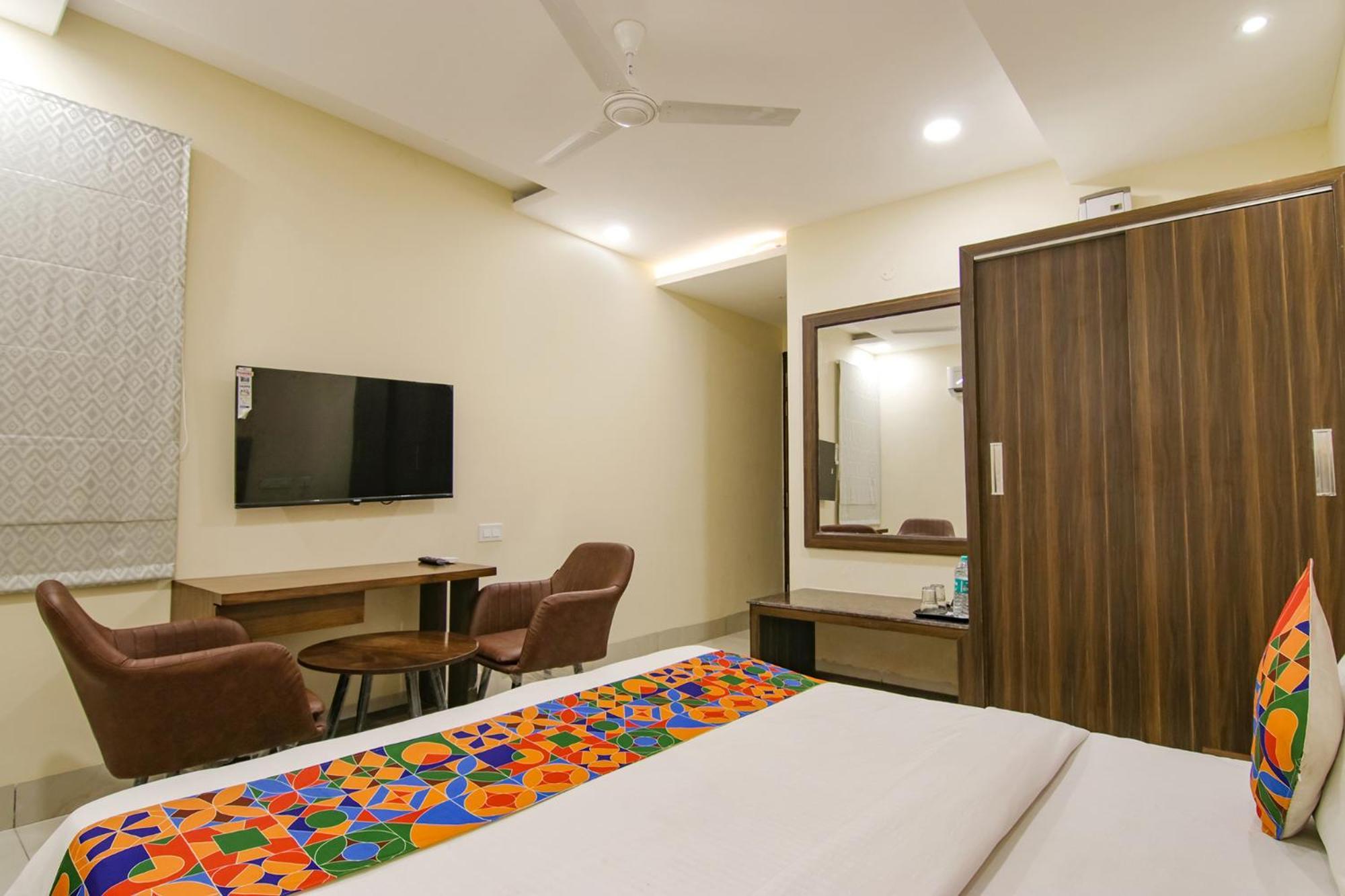 Fabhotel Prism Grand Zirakpur Exterior photo